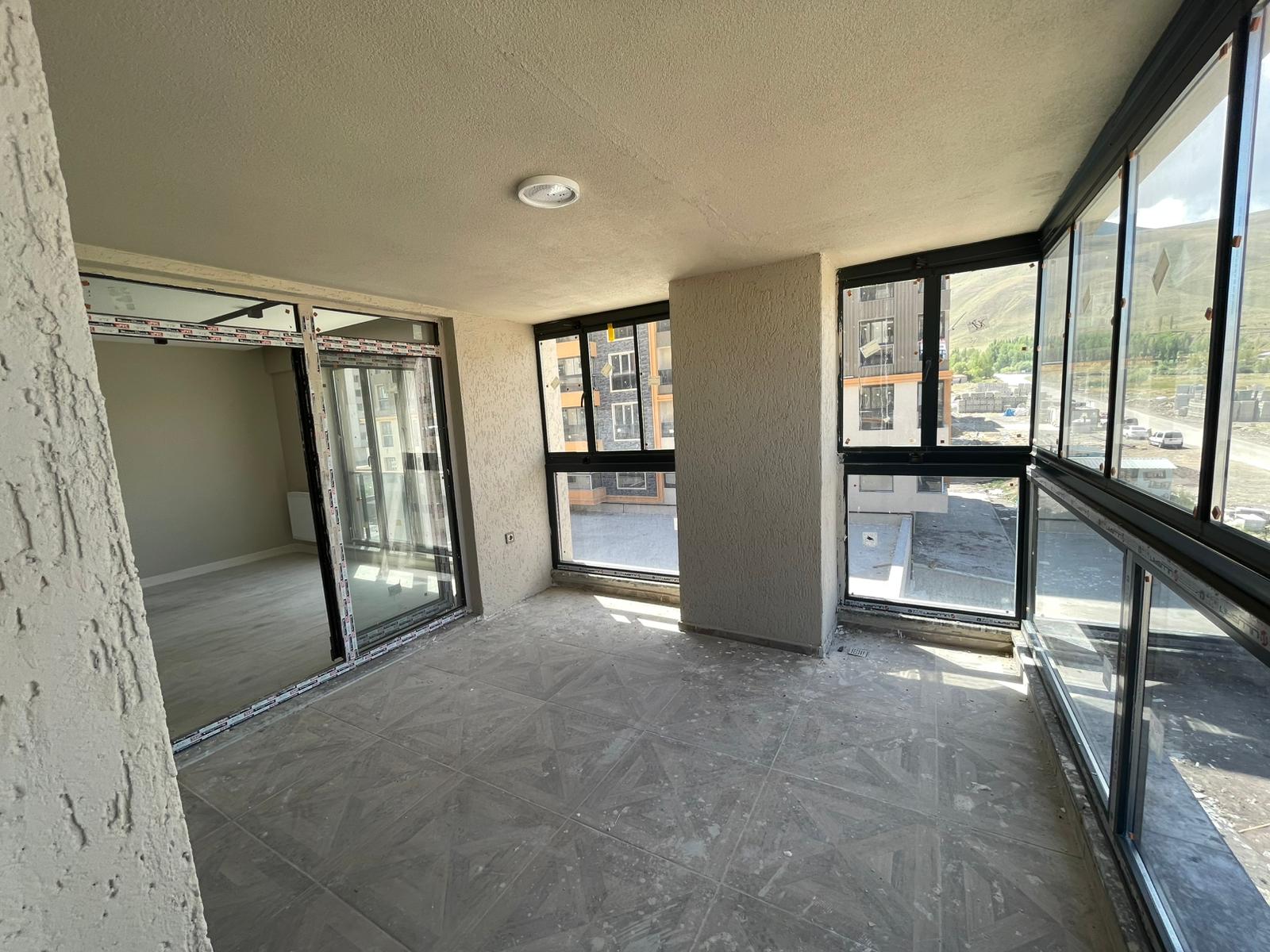 YILDIZKENT'TE BULVARDA SATILIK DAİRE